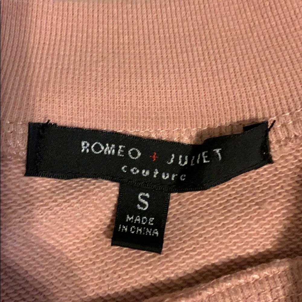 Pink sweater - Picture 2 of 2